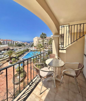 Pool And Sea View Studio In Castle Harbour C010
